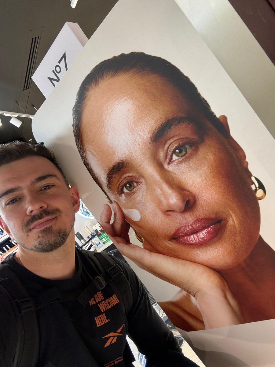 matsitek's tweet photo. Future Renew campaign for no7 🧡 https://t.co/i9UIbyj69C