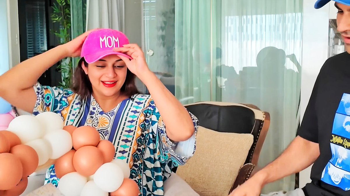 deeteeholics's tweet photo. Mommy D & Daddy V giving us cute content!!! πβ€οΈ
#Divek #DivyankaTripathi #VivekDahiya https://t.co/5s8YO0vact