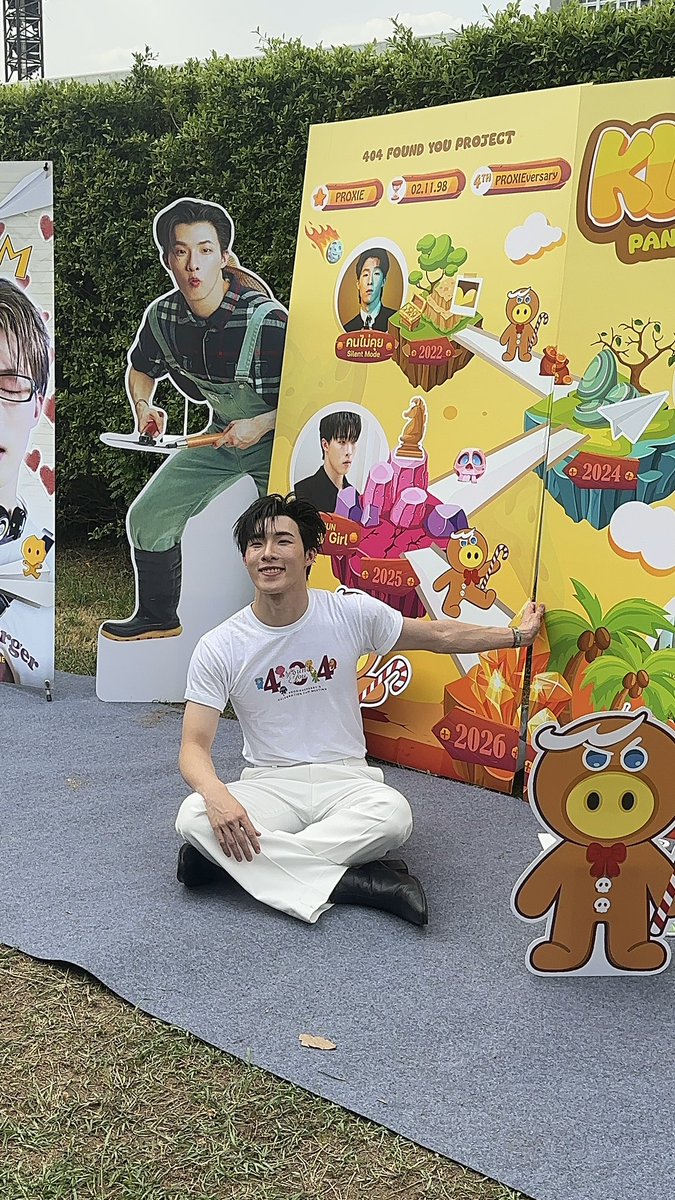 พี่คิมที่ชอบสีแดง 💛 ฮ๊อบอ่าาาาาา tweet media