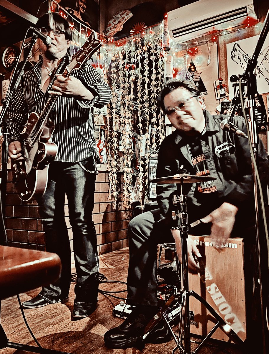 COME_SHOCK's tweet photo. Shyさんの声に心撃ち抜かれた満月の夜

2026.5.1 『R&amp;R JUNCTION 2026』@松阪WAH WAH

Shy / TETSU-TAKU

Thank You Rock'n Roll⚡️ https://t.co/1l9aZo9Vuw