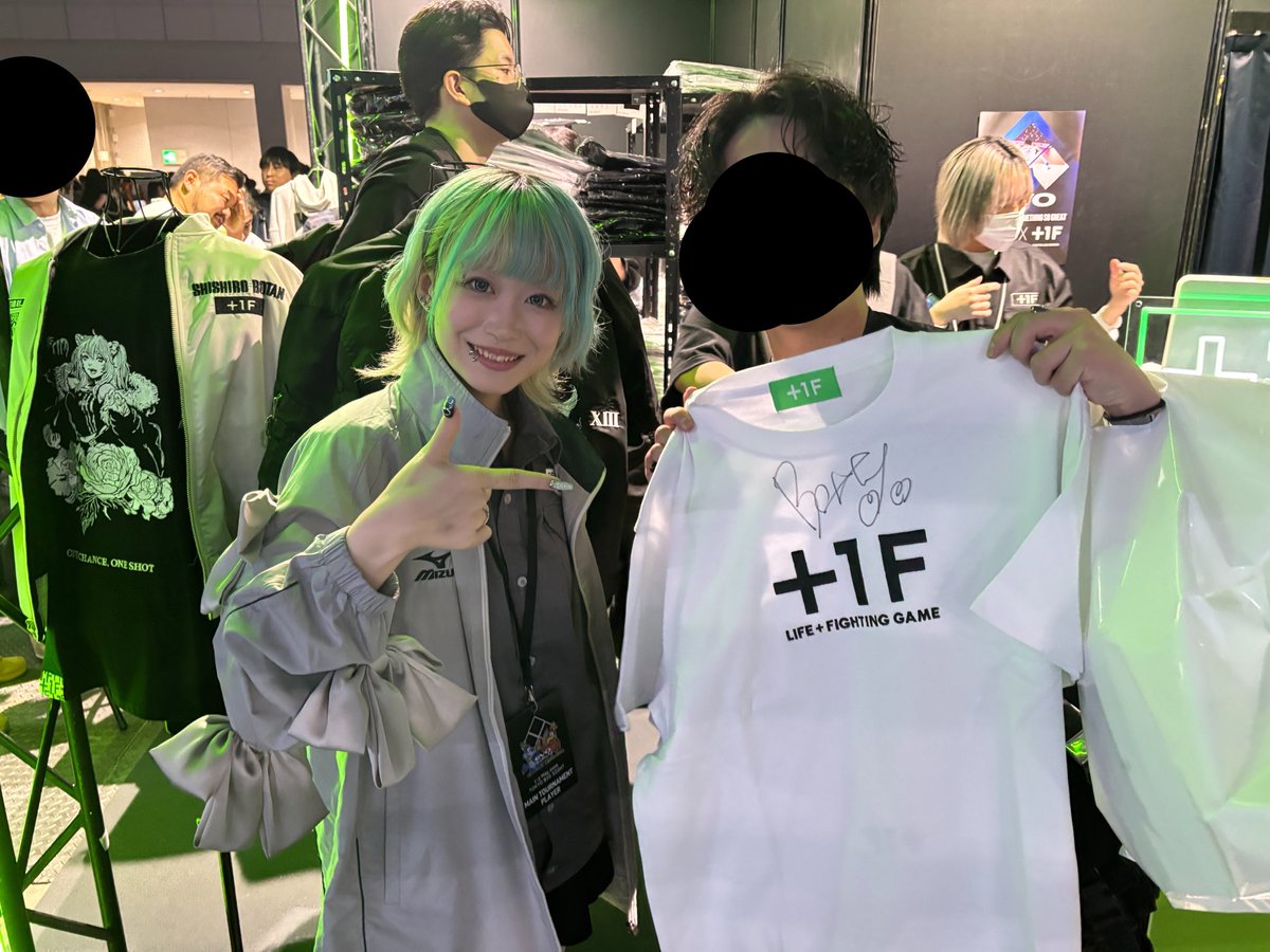 nq___su's tweet photo. 2年前と変わらぬ可愛さだった、、、
このTシャツは家宝にします

2年前と同じポーズで！って陰キャすぎて言えなかった、、、
べてぃさんありがとうございました☺️🥲

僕は2年前と変わらずジェイミーで頑張ってますべてぃさん(？) https://t.co/aT9RBlV2xZ
