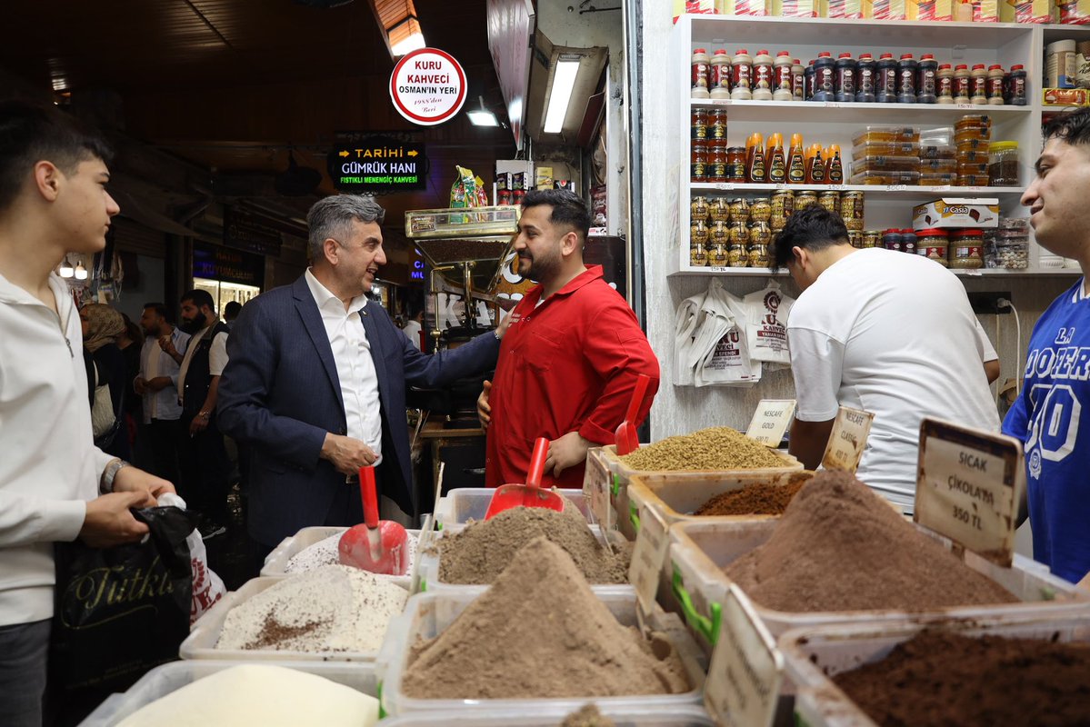 milhamigunbegi's tweet image. 2/ Bizleri samimiyetle, içten bir selam ve tebessümle karşılayıp, gönül muhabbetlerine ortak eden çarşı esnaflarımıza ve hemşehrilerimize teşekkür ediyoruz.

İyiki varsınız. ❤️

#ÇarşıZiyareti #Şanlıurfa