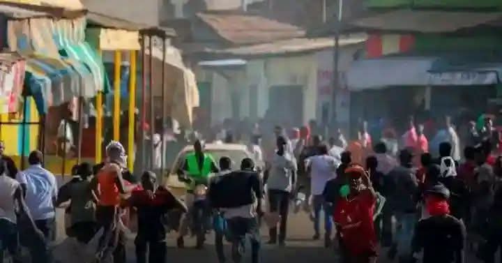 katiwa_'s tweet photo. Tonight was another night of tension in Mwingi and Tseikuru, yet not a single mention in the President’s 'Grand Speech' yesterday.

Apparently, the 'Bottom-Up' plan doesn't include the people at the bottom of the security priority list.

Does Kitui belong to another country? https://t.co/1LBwnQGgzm