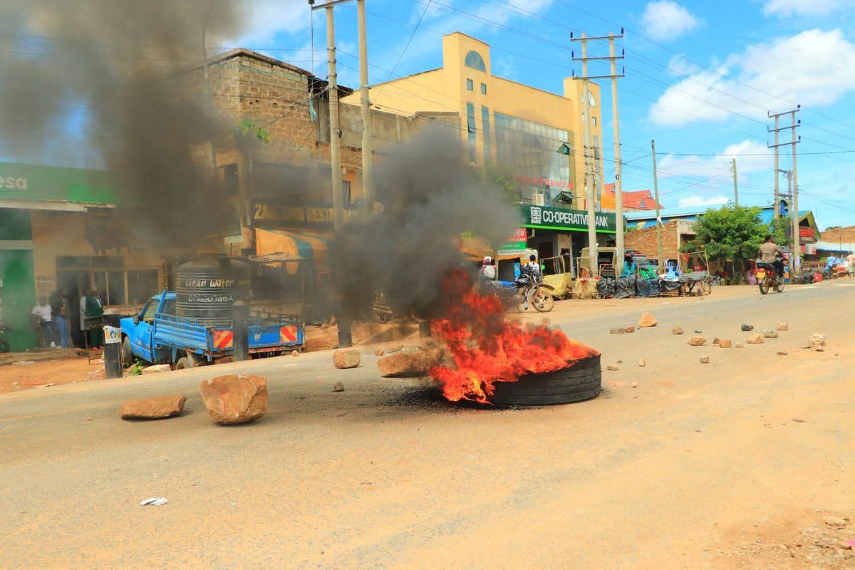 katiwa_'s tweet photo. Tonight was another night of tension in Mwingi and Tseikuru, yet not a single mention in the President’s 'Grand Speech' yesterday.

Apparently, the 'Bottom-Up' plan doesn't include the people at the bottom of the security priority list.

Does Kitui belong to another country? https://t.co/1LBwnQGgzm