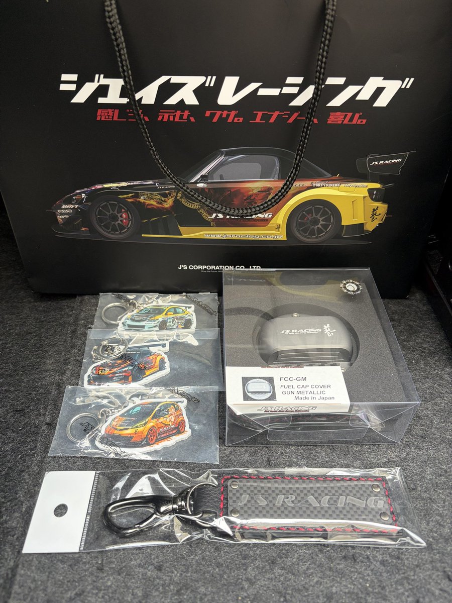 jun_ginrou's tweet photo. 今回の買い物グッズ達〜o(^_^)o
前から欲しい物やったり、店舗に伺わせてもらって一目惚れした商品もあって、ホンマに大満足でしたワヽ(*^ω^*)ノ
対応して下さったSさん、Uさん、ホンマにありがとうございましたd(^_^o)
#JSRACING
#ジェイズレーシング https://t.co/yanTnm9nBV