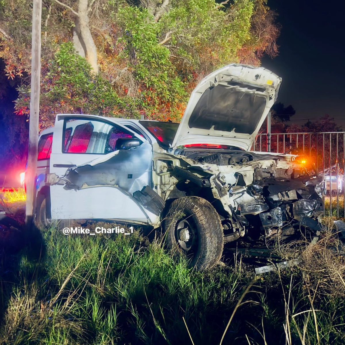 _ArriveAlive's tweet image. Four people were injured in a collision on the R310 in Boschendal, Groot Drakenstein

arrr.co.za/eygKb

#ArriveAlive #RoadSafety #MikeCharlie1