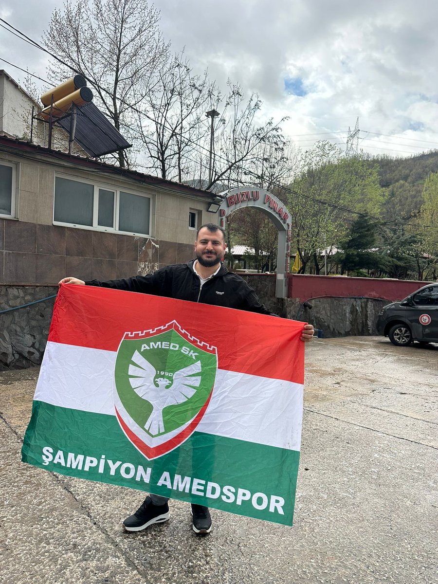 osmanerdmm's tweet photo. Yolculuk Iğdır şampiyon amedspor https://t.co/X0EWLTkpfx