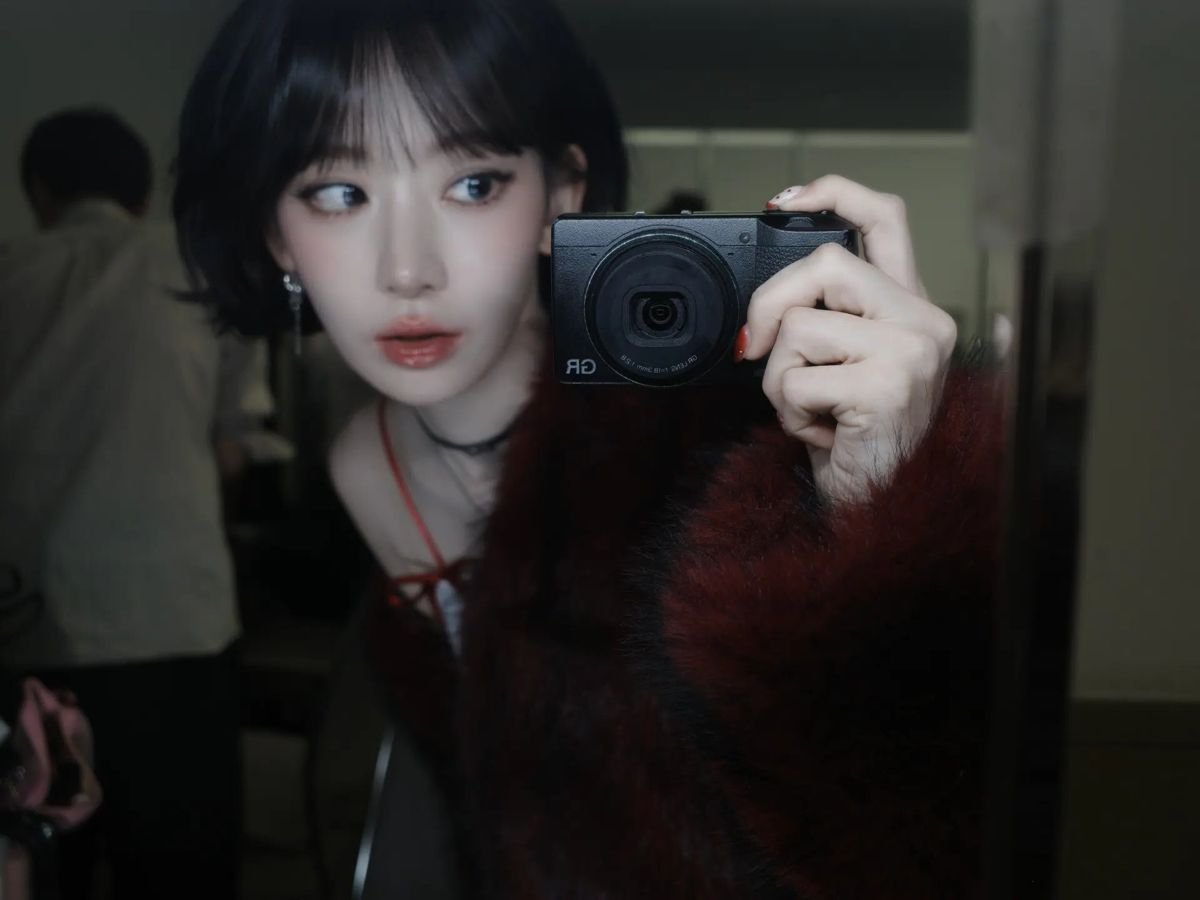 allaboutsakuraa's tweet photo. ㅤㅤㅤ
✿ midnight flash, soft chaos
a quiet click in the dark—
like catching a moment
that wasn’t meant to stay

and in her gaze,
there’s a story half-hidden ♡
ㅤㅤㅤ https://t.co/AYpzeEMwEw