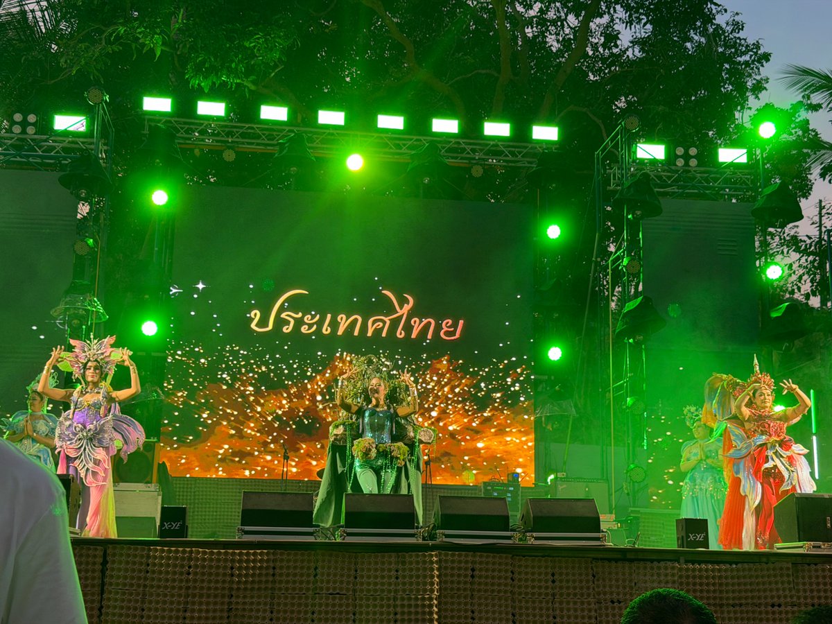 KazutankGoGo's tweet photo. サスティナブルなイベントに参加。

真面目なスピーチと、ダンスなどのエンタメ系を交互に挟んで飽きさせない工夫が面白い。

本気で、他リゾート（パタヤなど）よりサステなってやるぞという意気込みあり https://t.co/OYrnJDRT8u