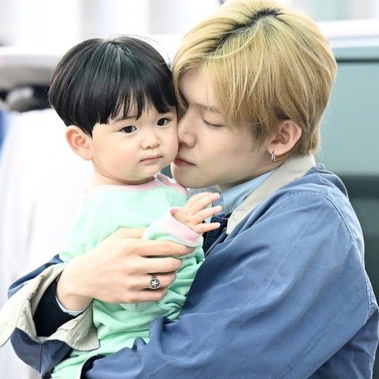 hueningseasons's tweet photo. korea’s way of increasing the birth rates definily working https://t.co/NDGuT9eg41