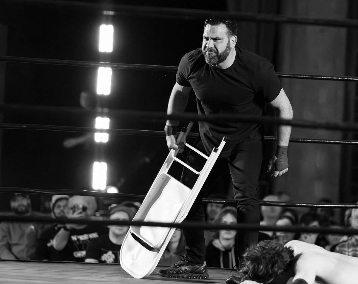UkWrestlePic's tweet image. SHA
Live in London 106
#monochrome #wrestling