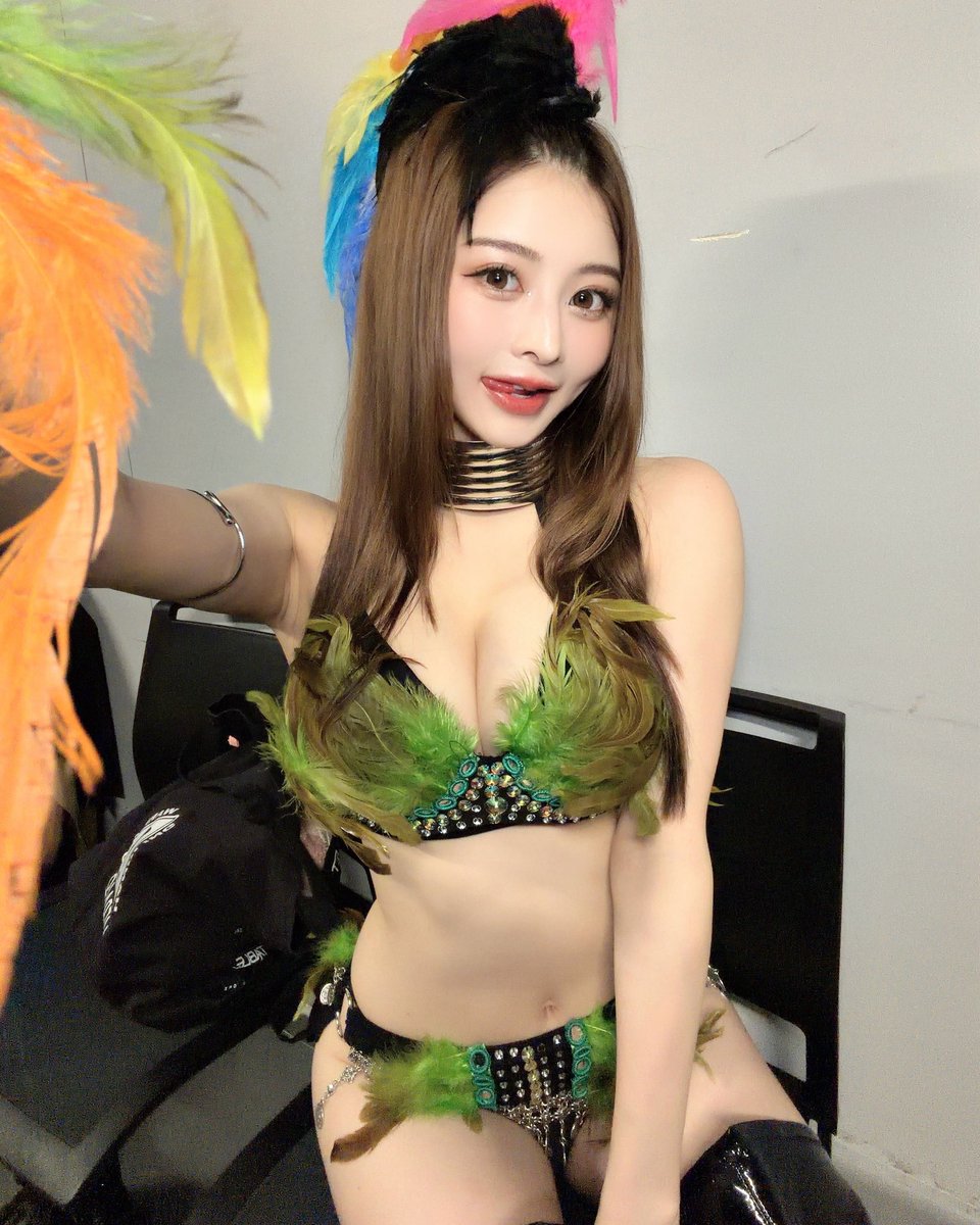 cjd_kyon's tweet image. カーニバルKYON🦜💚♪✨

昨日の衣装、キャラに合ってたのか
ちょっとテンション上がった😝💚笑

昨日もZERO TOKYO出演
ありがとうございました💚

#DANCER #ダンサー
