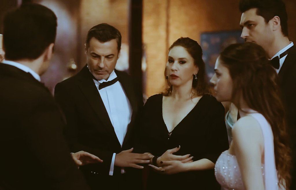 Kıvılcım'ın gülüşünün, tatlı heyecanının, sinirliyken sakinleşmesinin,huzurunun hepsini mimarı Ömer✨️ işte #KıvMer işte aşk❤️ ve bunu ekrandan bize taşıyan #EvBar uyumu😌 
#EvrimAlasya #BarışKılıç