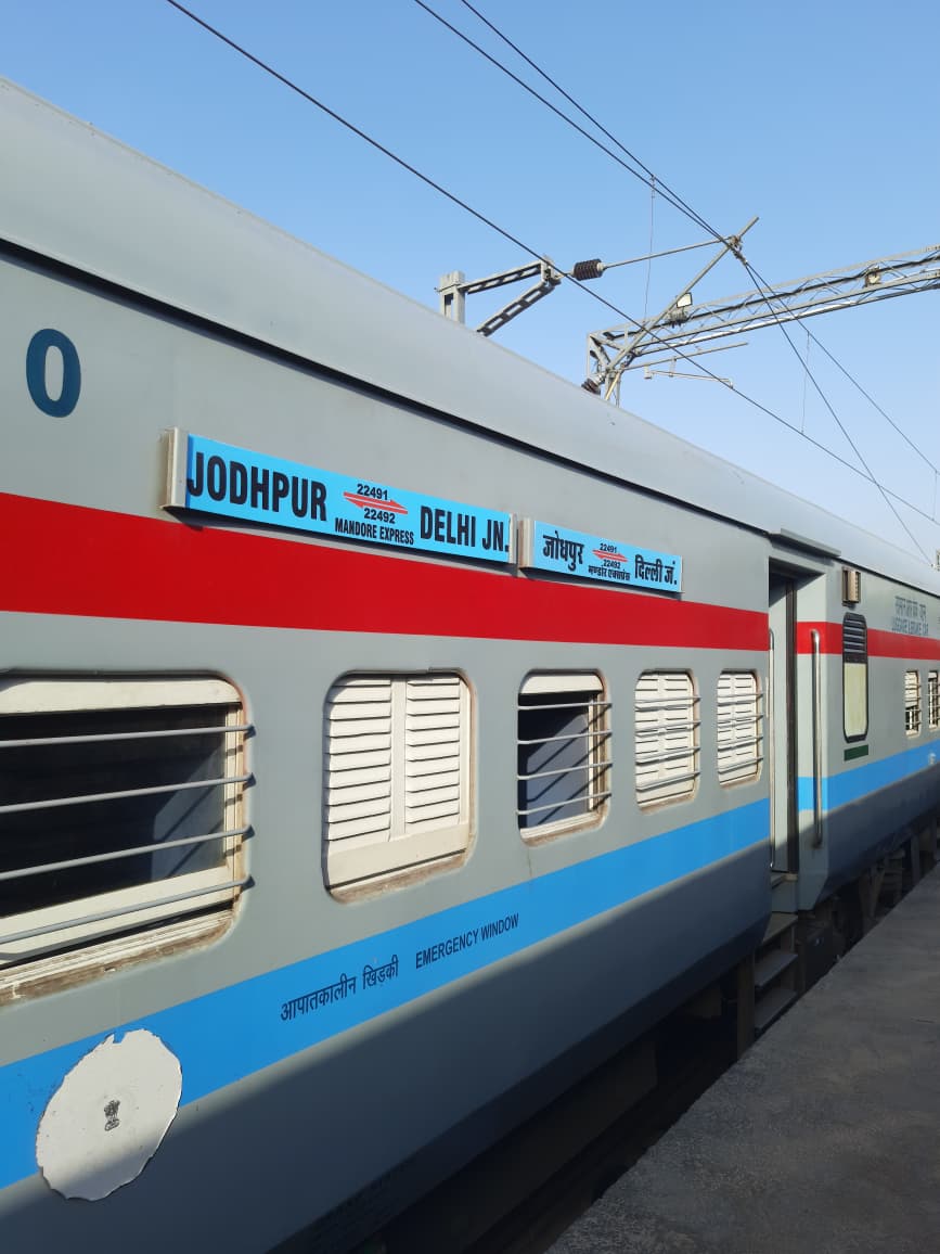 DRMJodhpurNWR's tweet photo. ЁЯЪЖ рд╕реБрд░рдХреНрд╖рд┐рдд рд╕рдВрдЪрд╛рд▓рди рдФрд░ рдмреЗрд╣рддрд░ рд╕реЗрд╡рд╛ рдХреА рджрд┐рд╢рд╛ рдореЗрдВ рдПрдХ рдФрд░ рдХрджрдо!
рдирдИ рдЧрд╛рдбрд╝реА рд╕рдВрдЦреНрдпрд╛ 22491/22492 рдордВрдбреЛрд░ рдПрдХреНрд╕рдкреНрд░реЗрд╕ (рдЬреЛрдзрдкреБрд░-рджрд┐рд▓реНрд▓реА-рдЬреЛрдзрдкреБрд░) рдХрд╛ рд╕рдВрдЪрд╛рд▓рди рдпрд╛рддреНрд░рд┐рдпреЛрдВ рдХреЛ рдЕрдзрд┐рдХ рд╕реБрд░рдХреНрд╖рд┐рдд, рд╕рдордпрдмрджреНрдз рдПрд╡рдВ рдЖрд░рд╛рдорджрд╛рдпрдХ рдпрд╛рддреНрд░рд╛ рдЕрдиреБрднрд╡ рдкреНрд░рджрд╛рди рдХрд░рдиреЗ рд╣реЗрддреБ рдХрд┐рдпрд╛ рдЬрд╛ рд░рд╣рд╛ рд╣реИред
#IndianRailways #PassengerSafety #MandoreExpress
@NWRailways
