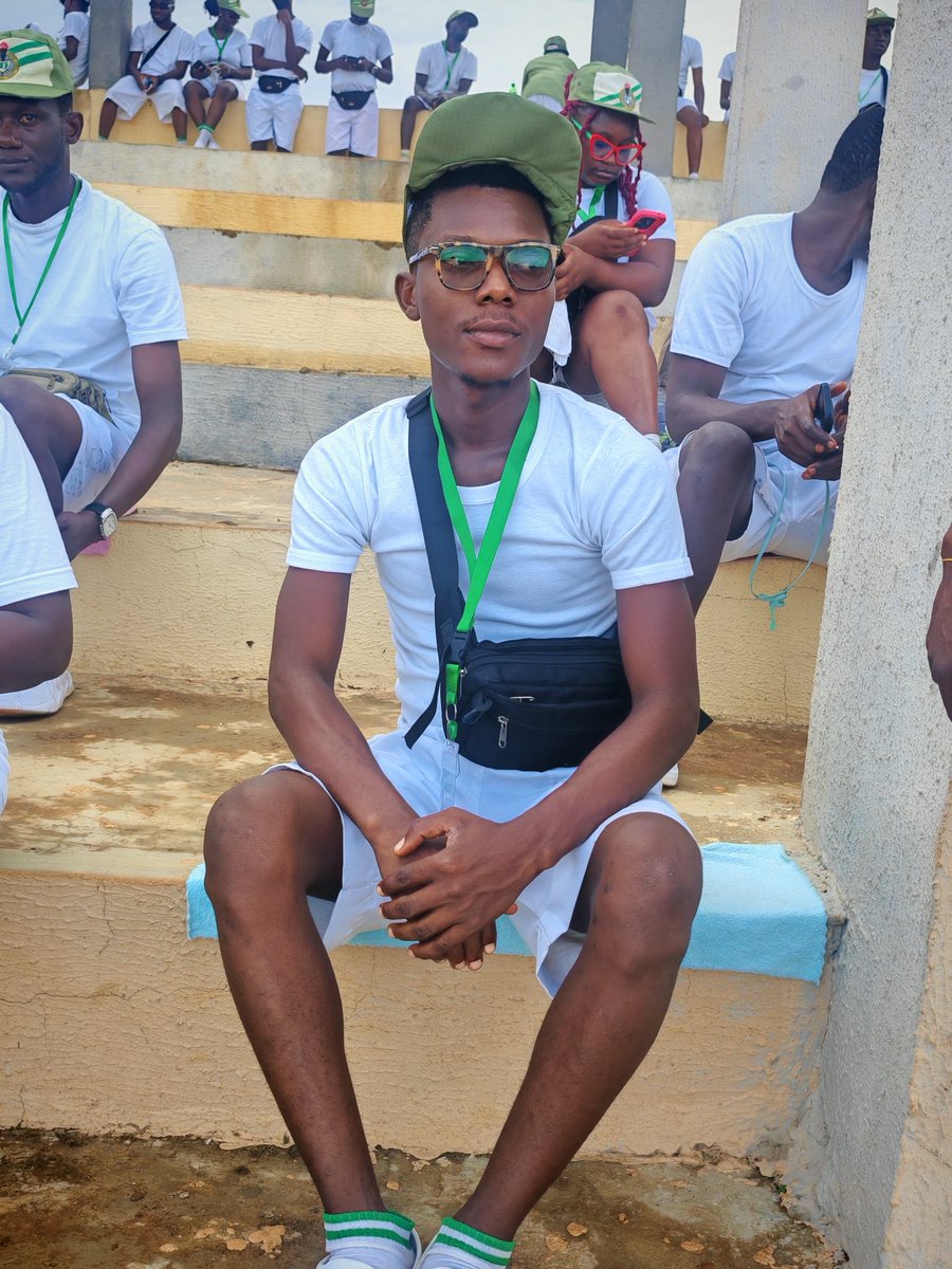 Send a corp member money today 😫
Socks don Dey fall for my leg 😂🤲🏽