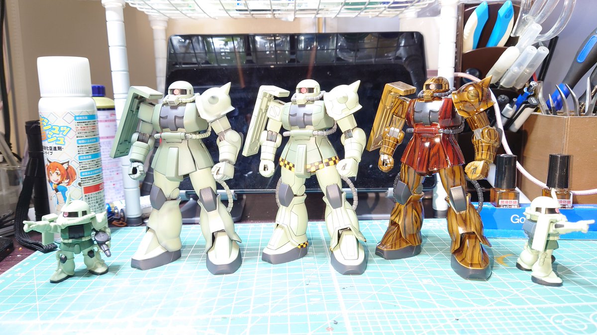 SPIRYTUS7296's tweet photo. #もけいや
#おおいたホビーフェスティバル2026 に持って行くエコザク3体でけました。

・フツーのザク(黒立ち上げ)
・スジボリ大好きスジボラーザク(好きなわりには手抜き)
・木ザク(家具調木目風)
の3体です。

さて、時間もないので梱包しなくては💨 https://t.co/knyKKCvIgx