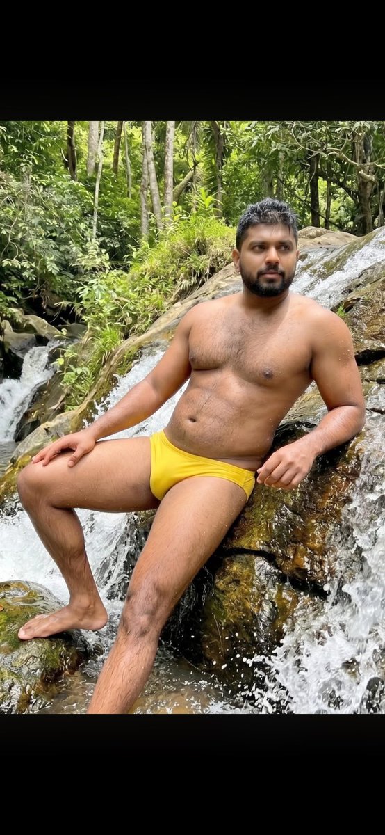 ஓத்தா செதுக்கி வச்சிருக்கான்  falls la வச்சி ஓக்கணும்