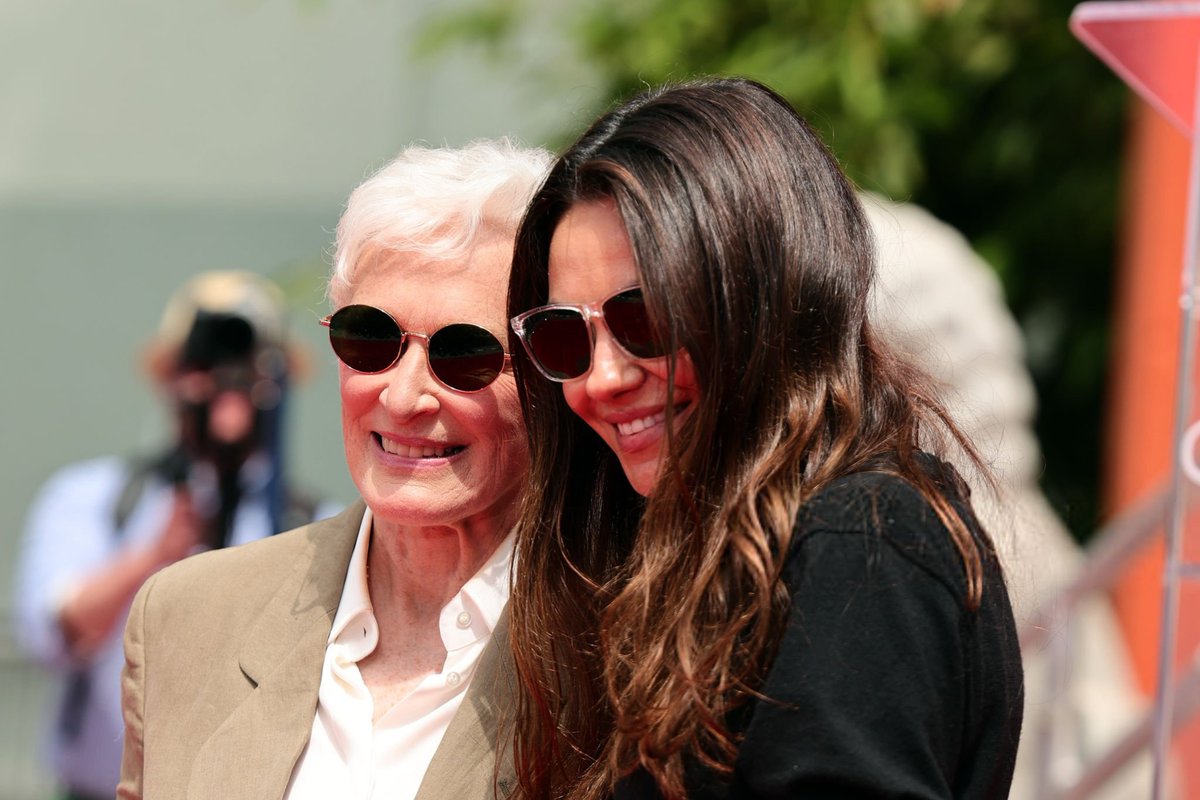 MilaUpdate's tweet photo. Mila Kunis and Glenn Close are seen as TCM honors Glenn Close during her Hand and Footprint Ceremony at TCL Chinese Theatre on May 01 https://t.co/DipRkhr5tR