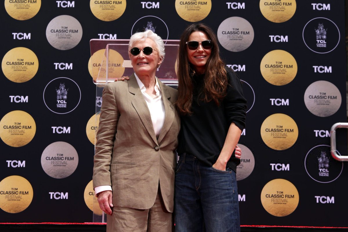 MilaUpdate's tweet photo. Mila Kunis and Glenn Close are seen as TCM honors Glenn Close during her Hand and Footprint Ceremony at TCL Chinese Theatre on May 01 https://t.co/DipRkhr5tR