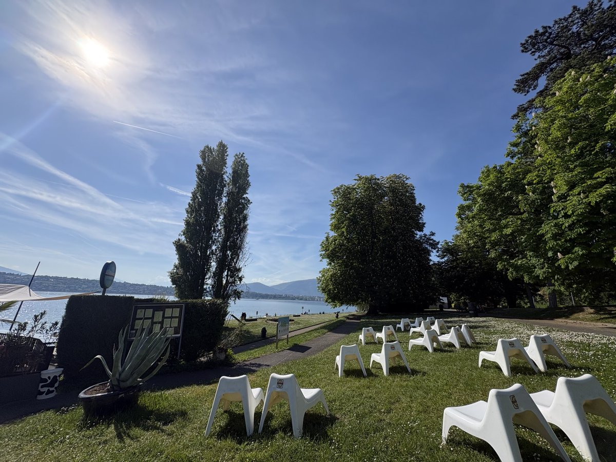 GmurHelen's tweet image. #Weekend #Vibes #Flowers #Beach
#Run #Runners #Friends 14Km👟
#Restaurant de la plage Le Reposoir
It feels like being on #holiday ☀️🕶️
#Geneva #Switzerland 🇨🇭
