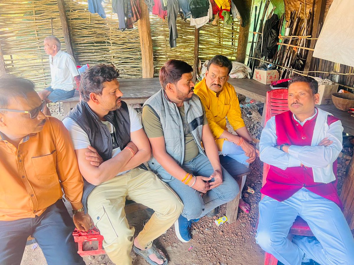 PawarPushpraj's tweet photo. बड़े भाई डिंडोरी विधायक श्री @IncOmkarSingh जी (CEC सदस्य, AICC एवं पूर्व मंत्री, मध्य प्रदेश शासन ) आपको जन्मदिवस की हार्दिक बधाई एवं शुभकामनाएं।

ईश्वर से आपके उत्तम स्वास्थ्य और दीर्घायु जीवन की कामना है। https://t.co/VWFDkoIx89