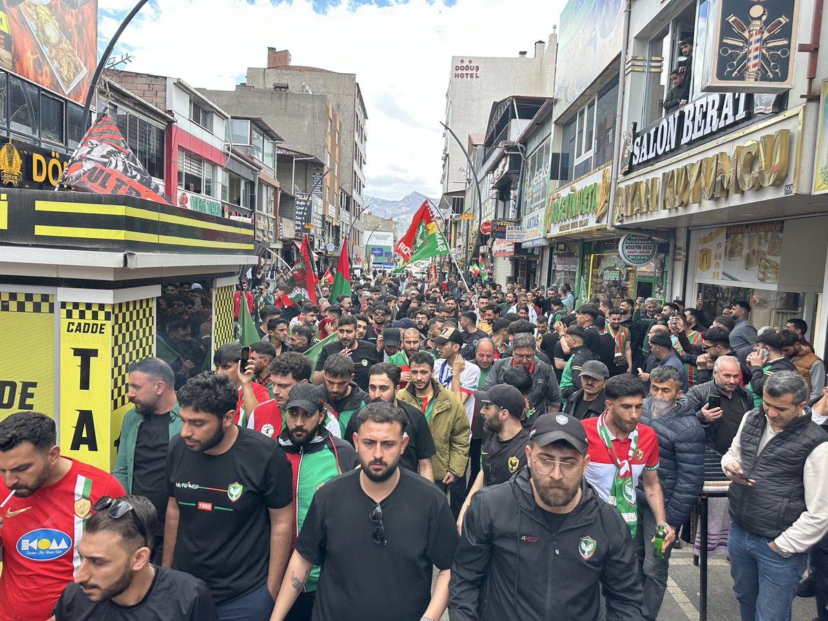 Geliyoruz, yakın meşaleleri…💚❤️

#Amedspor
