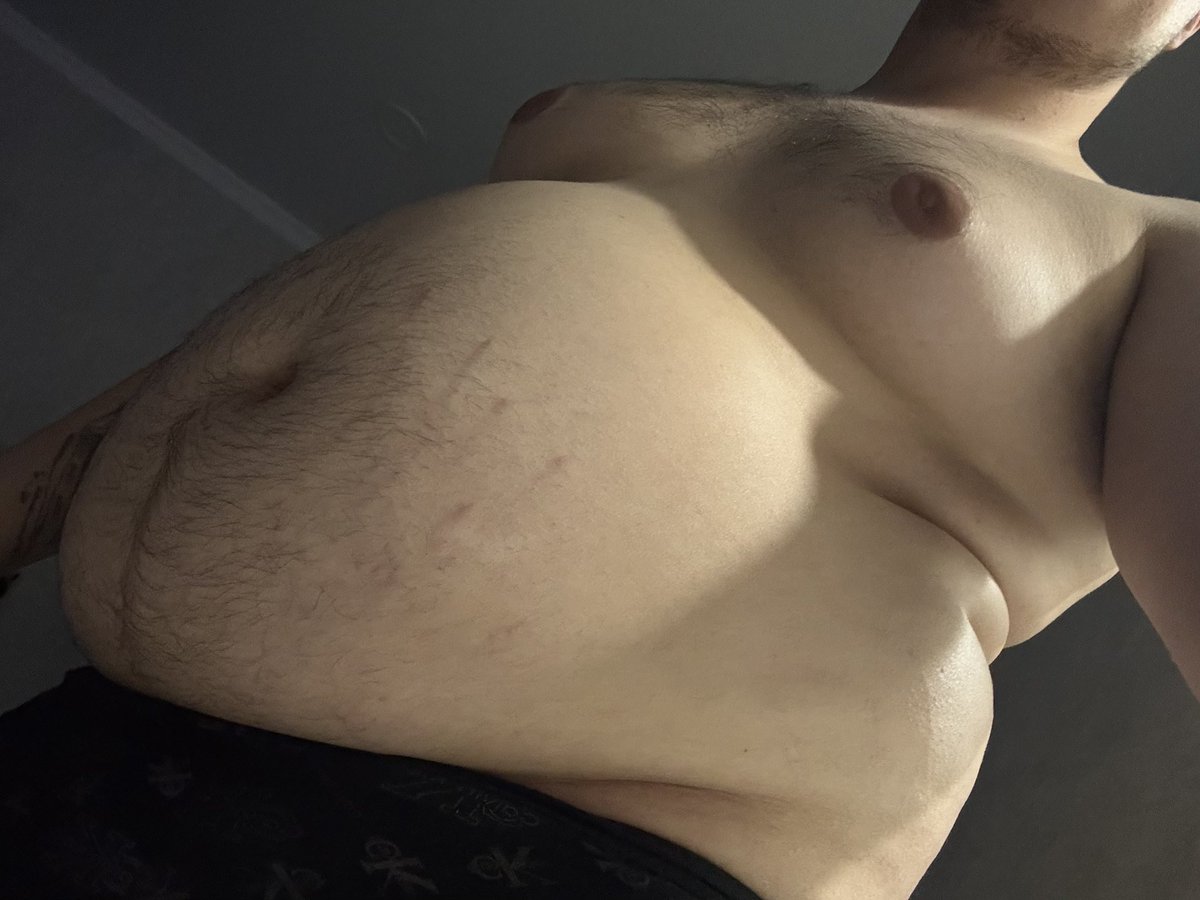 chasedabear's tweet photo. belly posting?
#fatboyfriday #gaybear https://t.co/VBacT7Xoqn