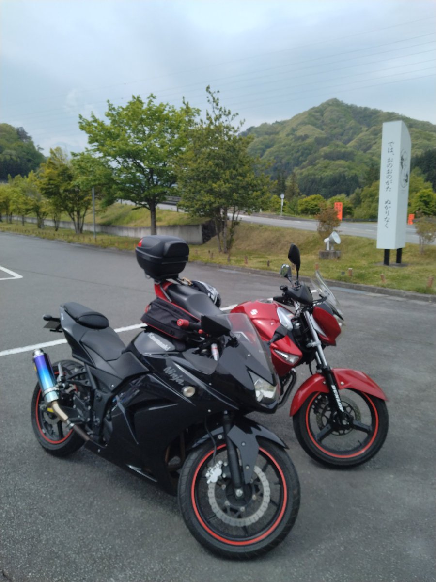 Mbdi2q29vpO2ZHi's tweet photo. 親友とグランプリ🏁に行って来ました!フル装備食べました🍔
#ツマコイナルド
#Ninja https://t.co/4fK0UDLWFS