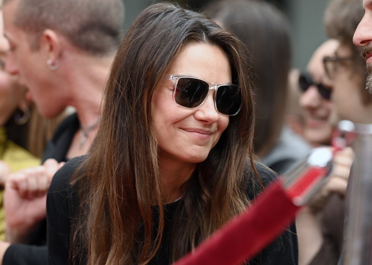 MilaUpdate's tweet photo. Mila Kunis attends the TCM Hand and Footprint Ceremony honoring Glenn Close at TCL Chinese Theatre on May 01 https://t.co/1T8MID2ETK
