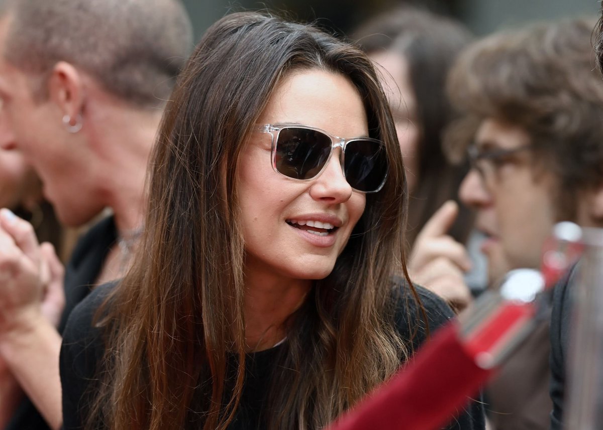 MilaUpdate's tweet photo. Mila Kunis attends the TCM Hand and Footprint Ceremony honoring Glenn Close at TCL Chinese Theatre on May 01 https://t.co/1T8MID2ETK