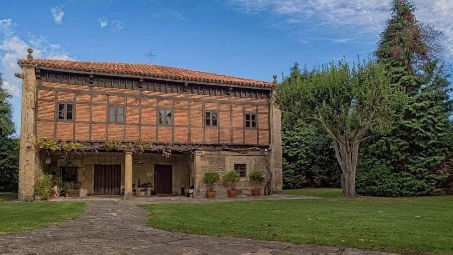 javierfdezi92's tweet photo. Hoy, #Camargo y #Cantabria rinden homenaje a #PedroVelarde, uno de los héroes del levantamiento del #2DeMayo de 1808 en #Madrid
👉🏻Velarde y Daoíz se unieron a Manuela Malasaña, Clara del Rey y a cientos de madrileños/as para defender #España🇪🇸 de la invasión napoleónica🇫🇷 https://t.co/HcLBLJzOuM