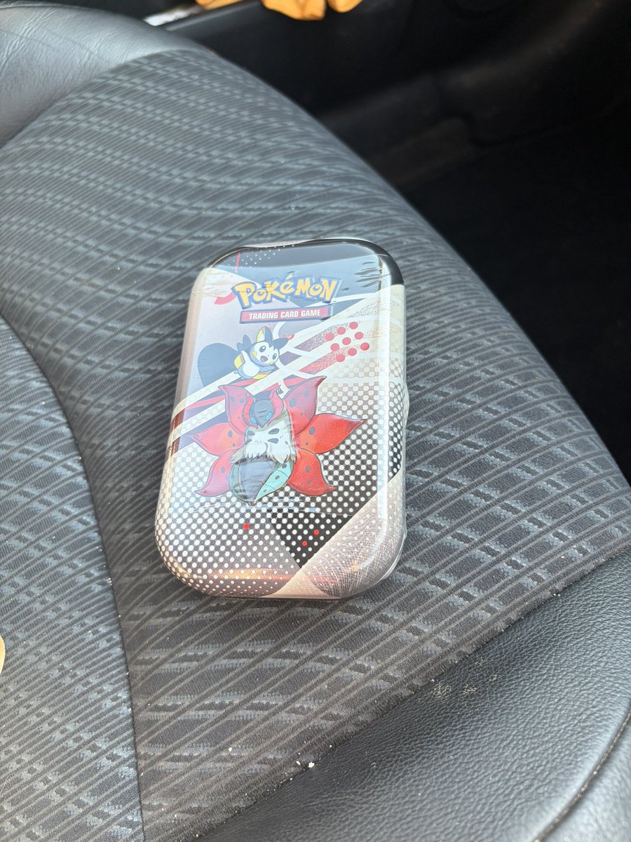 exeFiNn1's tweet photo. @pokemondealsuk Just picked up mine https://t.co/drNX2ikZjB