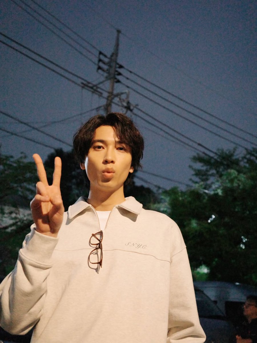 범 tweet media