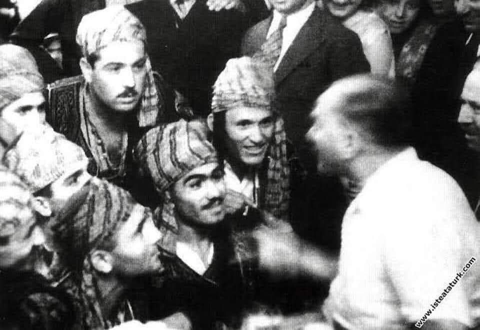 FDumduz's tweet image. #Atatürk’e bakmayın...
#Atatürk’e bakanların yüzlerine bakın...
🙏❤