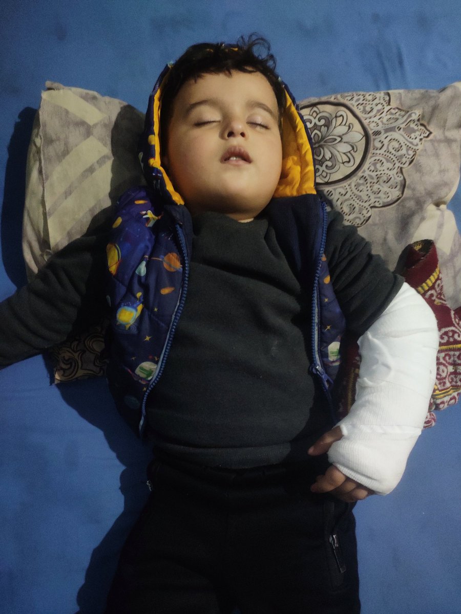 AhmadBasemHamad's tweet image. My son broke his arm while fleeing the Israeli bombing. We are living in a tattered tent that offers no protection from the heat, the cold, or danger. Your donation will be our lifeline; you are our hope. Donation link.
chuffed.org/project/150045…