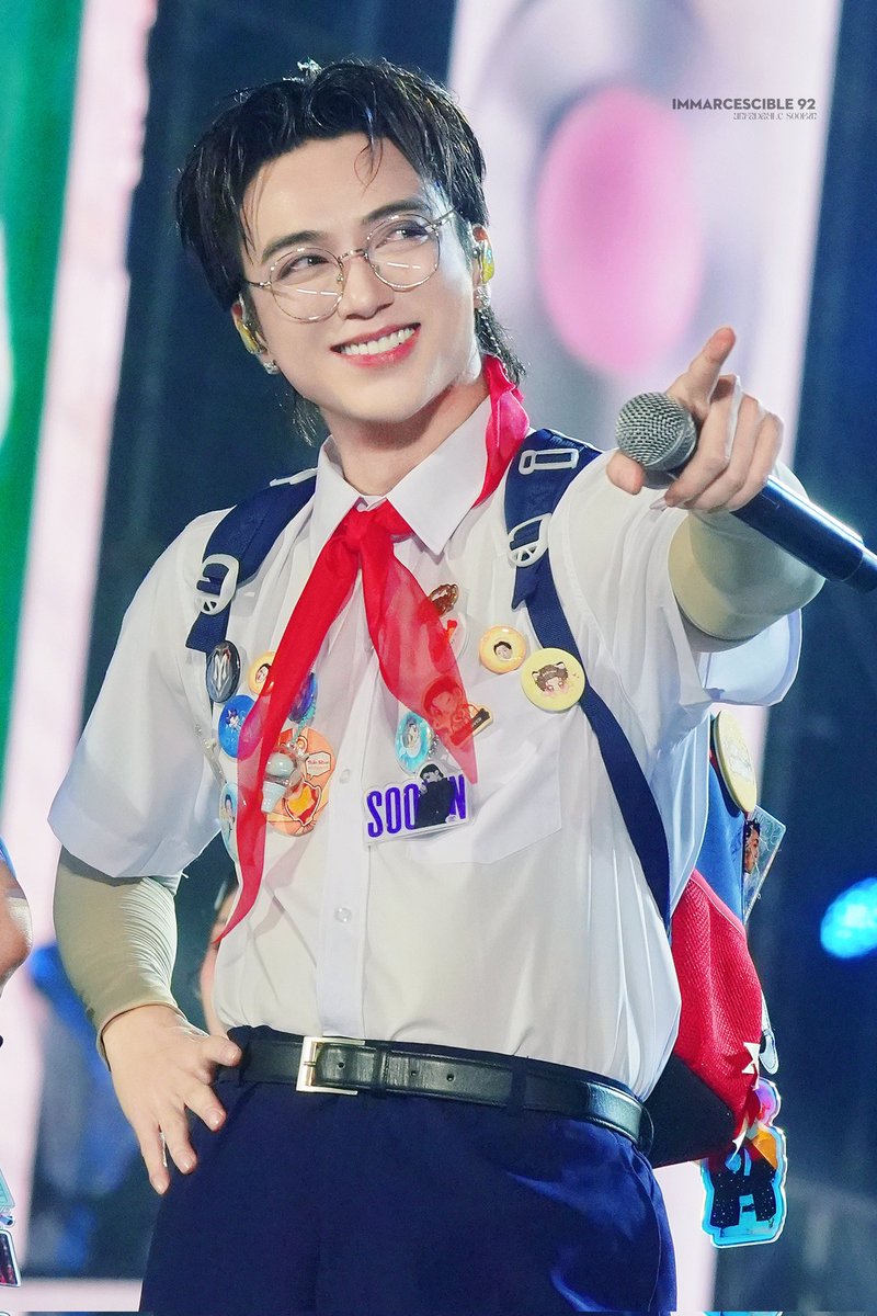 immarcescible92's tweet photo. 260426 × SOOBIN GAIHOME CONCERT HANOI 2026

Soobita 😽😼😺 

#SOOBINHOANGSON #SOOBIN #SSLABEL https://t.co/fXP4CisJDM