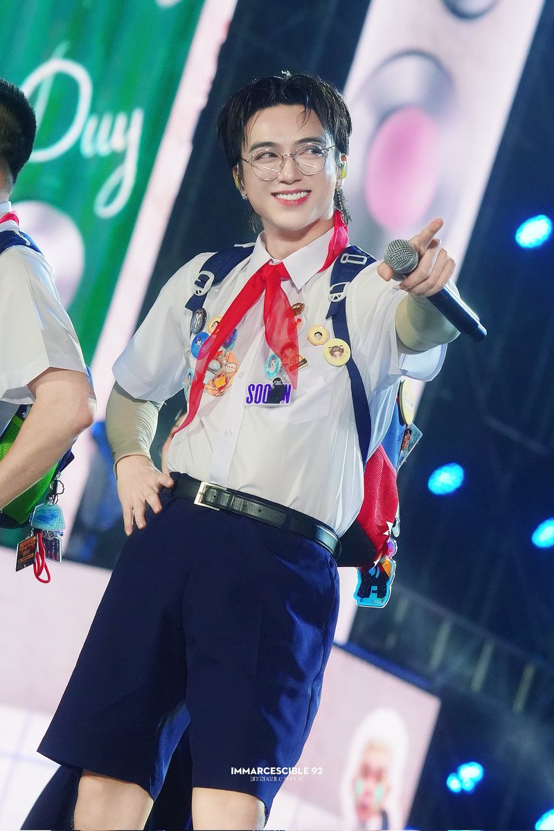 immarcescible92's tweet photo. 260426 × SOOBIN GAIHOME CONCERT HANOI 2026

Soobita 😽😼😺 

#SOOBINHOANGSON #SOOBIN #SSLABEL https://t.co/fXP4CisJDM