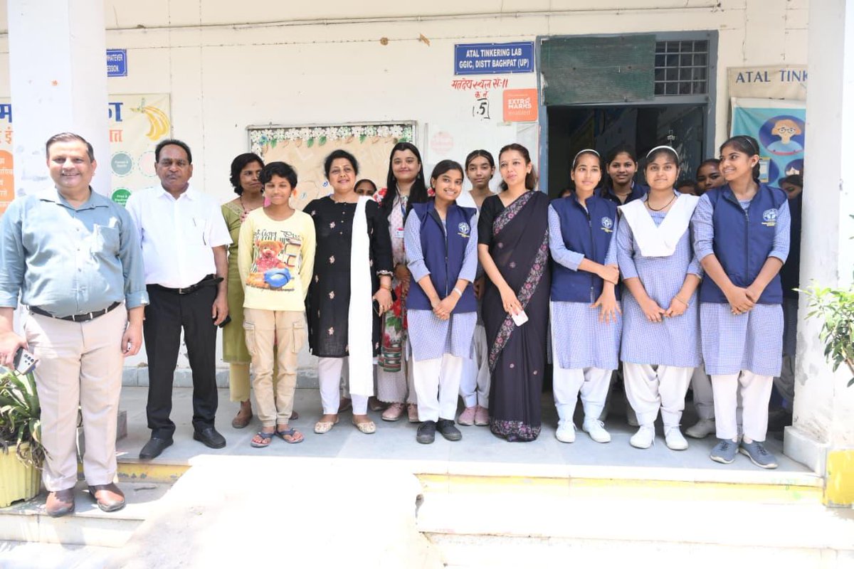 BagpatDm's tweet photo. आज जीजीआईसी बागपत में (HPV) कार्यक्रम आयोजित किया गया  HPV वैक्सीन सर्वाइकल कैंसर से बचाव में पूरी तरह सुरक्षित व प्रभावी है।  जिसमें 14- 15 वर्ष उम्र की किशोरियों का टीकाकरण कर उन्हें प्रमाण पत्र प्रदान किए गए एवं वैक्सीन के लाभों के बारे में जागरूक किया गया। https://t.co/fr3rQj8RLl