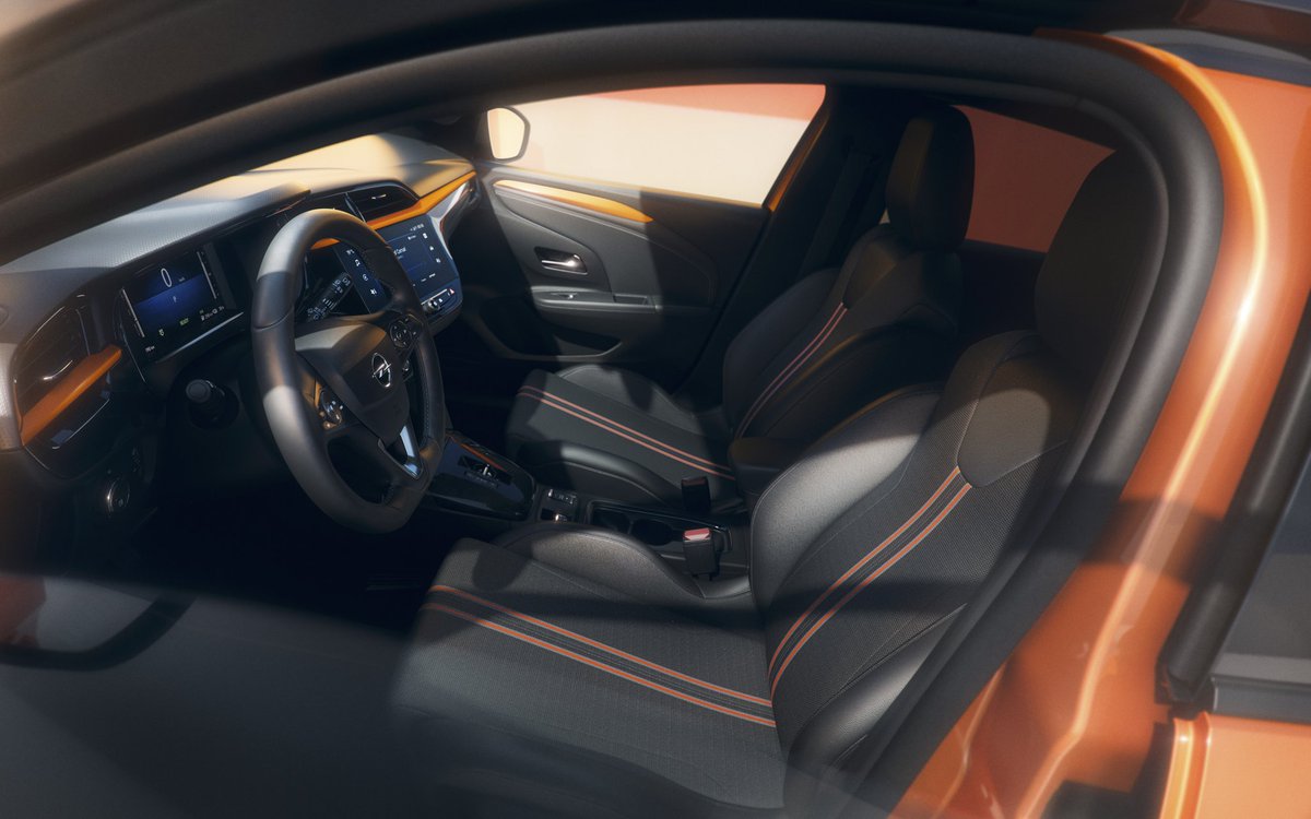 CarFlowJP's tweet photo. 【Opel「Corsa YES」】

・専用色「Koral Orange」
・カーボンブラックルーフ
・バイカラー16インチアルミホイール
・内装オレンジアクセント
・ヴィーガンレザーステアリングホイール
・10インチタッチスクリーン
・7インチメーターディスプレイ
・バックカメラ
・ICE/HEV/BEV
・🇩🇪€24,340〜

#Opel https://t.co/ULRtoTjlfp