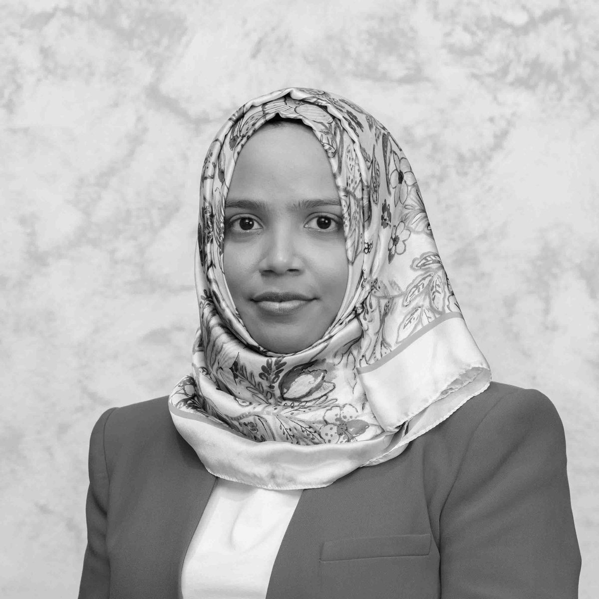 HKurusee's tweet photo. Out of all the school leavers in the country, Ponzi Alhan’s son Alan landed the internship at Maldives Stock Exchange.

His aunt and Alhan’s own sister, Noorban Fahmy, happens to be the Chief Strategy Officer and a Board member there.

Ponzi Alhan, who claims to be the best trader in the country, couldn’t teach his own son the ropes. So now Alan has to go elsewhere to learn how trading and stock brokerage work.