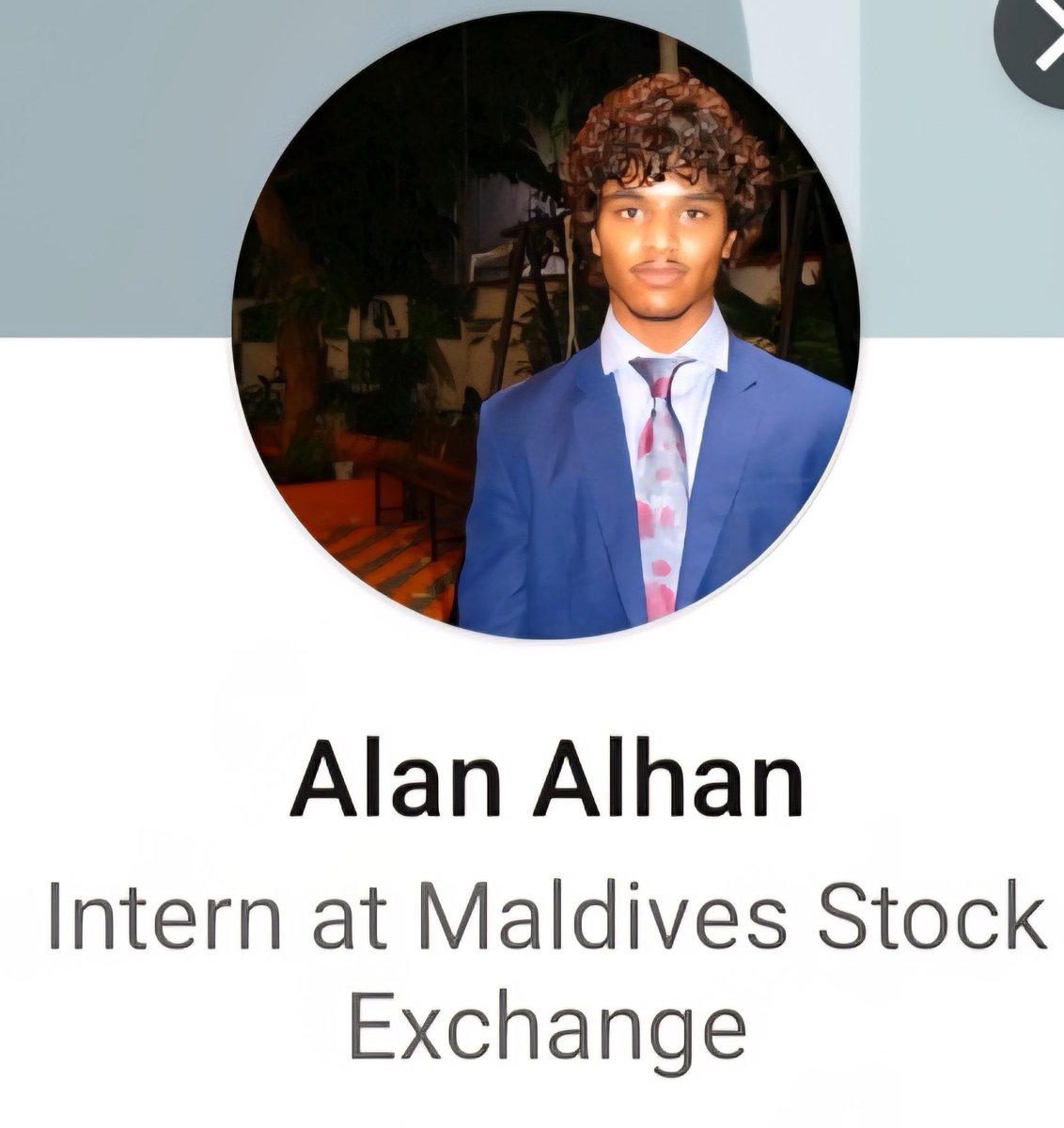HKurusee's tweet photo. Out of all the school leavers in the country, Ponzi Alhan’s son Alan landed the internship at Maldives Stock Exchange.

His aunt and Alhan’s own sister, Noorban Fahmy, happens to be the Chief Strategy Officer and a Board member there.

Ponzi Alhan, who claims to be the best trader in the country, couldn’t teach his own son the ropes. So now Alan has to go elsewhere to learn how trading and stock brokerage work.
