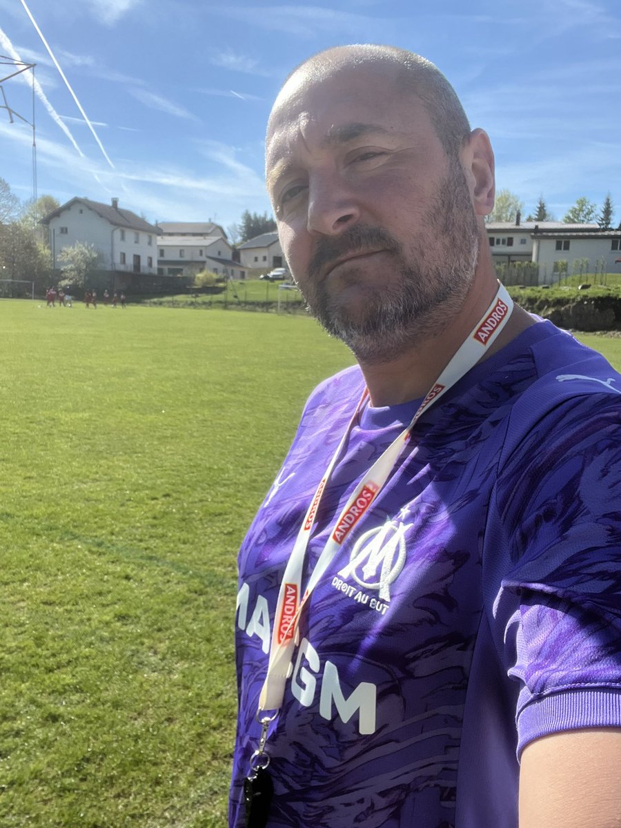 ShuzaLePadawan's tweet photo. Ce matin au Stade de l’Aube à @MairieRousses pour arbitrer les U11 du FC Haut Jura, avec nos couleurs🤍💜 pour préparer le match de notre OM!
« On n’a pas le même maillot mais on a la même passion »
💜Allez Violets, Allez!💜
#PeupleViolet
#FCNOM
#TeamOM
#AllezOM https://t.co/mQwNgSLZ0v