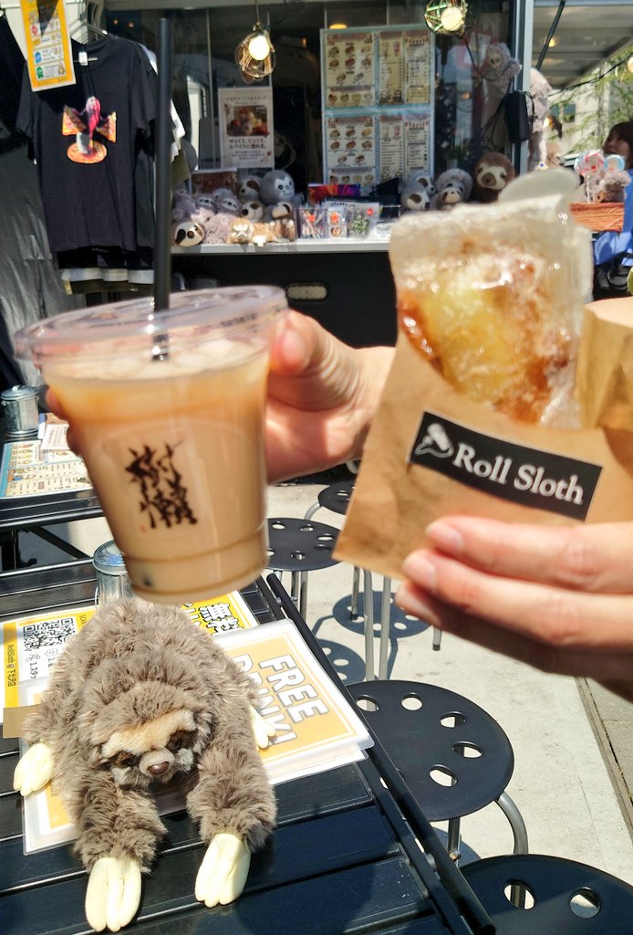isihisa0407's tweet photo. 2026/5/2(土)
#下北沢 #下北沢ランチ

❣️下北沢スパイス＆スイーツ❣️
❣️2026/4/23(木)〜5/10(日)❣️
リストバンドを購入してスタンプラリーで豪華景品をゲット

🤓クニが１番おすすめスイーツ🤓
参加No.H #RollSloth
「スパイス2倍アップルパイ」+
「チャイラテ」で1200円
https://t.co/HpO5dyvca2 https://t.co/kWE5O1ciB4