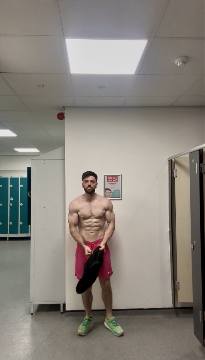WornAllday's tweet photo. It’s so hard being a good looking as me so I suggest  you worthless Pay pigs get your wallet out or I’ll drain you what one do you want? 💴 😈 https://t.co/PTiA1saSRW
