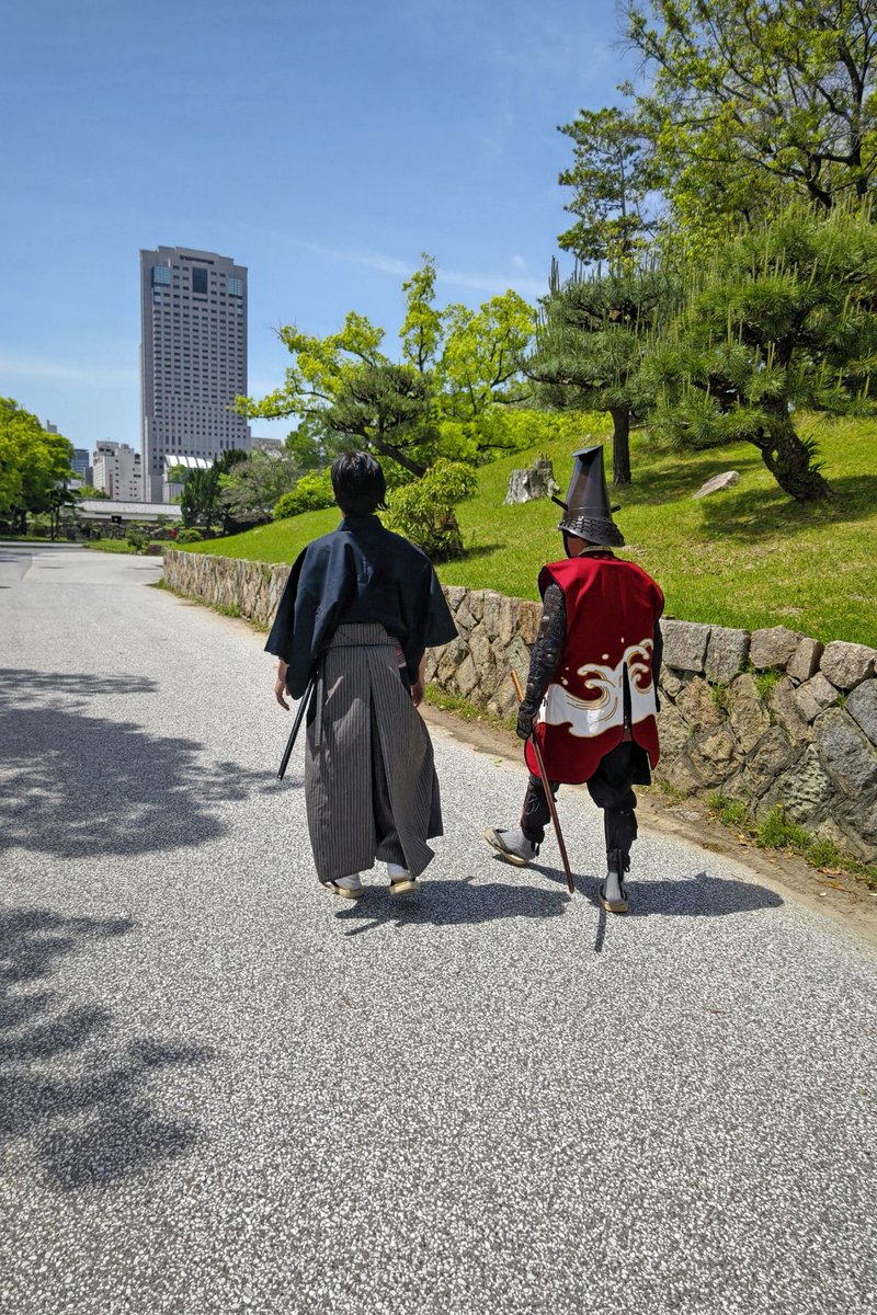 本日の練り歩き終了！
たくさんの方にお声がけ頂き、広島城の思い出となれました。
ありがとうございました！
来週土曜も現れるらしいです！

#広島城
#hiroshimacastle