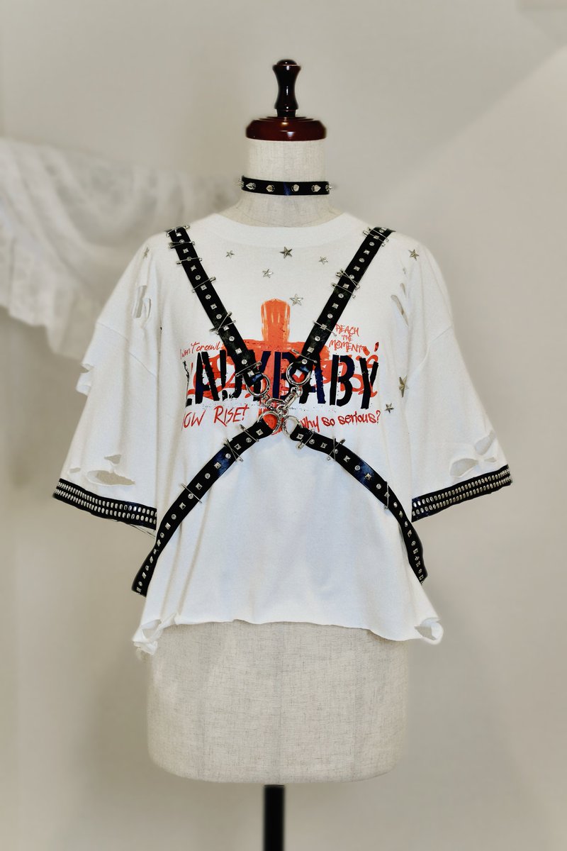 blanchou_info's tweet photo. ⭐︎ ———————————— ⭐︎
           LADYBABYさん
推しTリメイク担当しました♡
⭐︎ ————————���——— ⭐︎

フェス用にTシャツをパンクロックアレンジ🎸✨
かっこよく着こなしてくださって嬉しいです！

追って全メンバーさん分アップします୨ৎ https://t.co/16T2eHU4t9