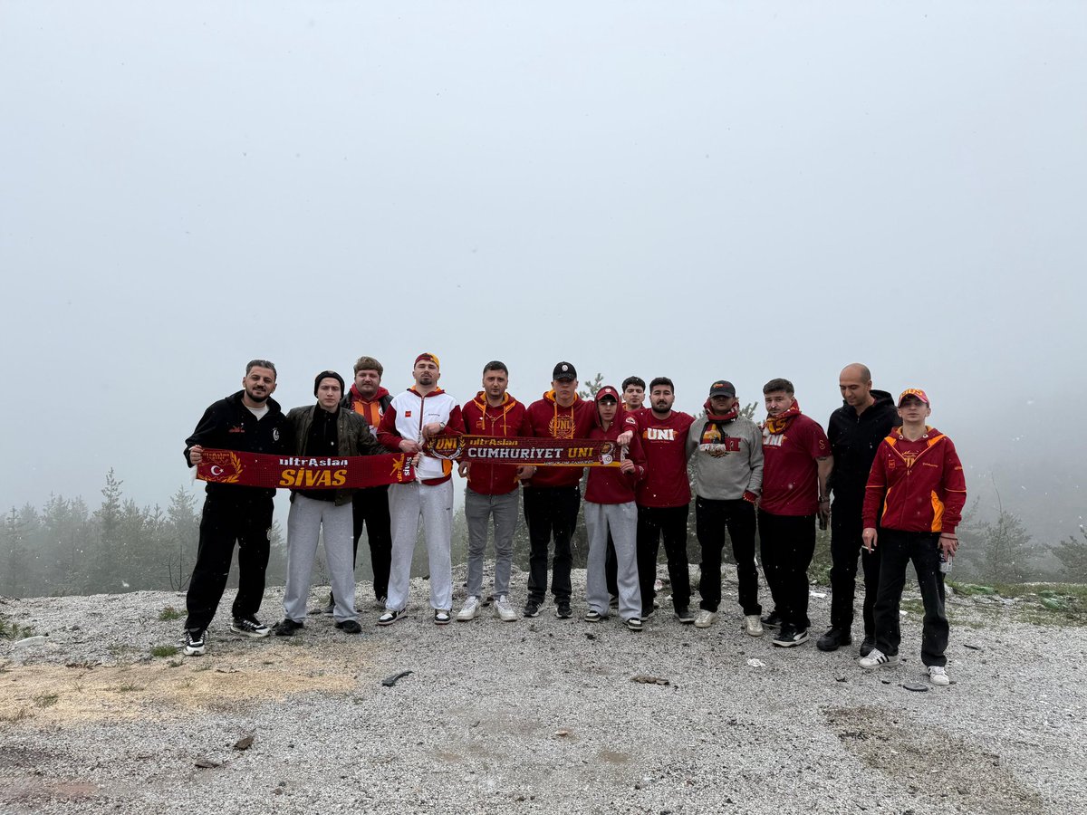 ultrAslansivAss's tweet photo. SENİNLE HER YERE GELDİK!

GALATASARAY'IMIZ şampiyonluk maçı için Samsun yolundayız. #uAYurtiçi #ultrAslansivAs https://t.co/9ydmESUEI5
