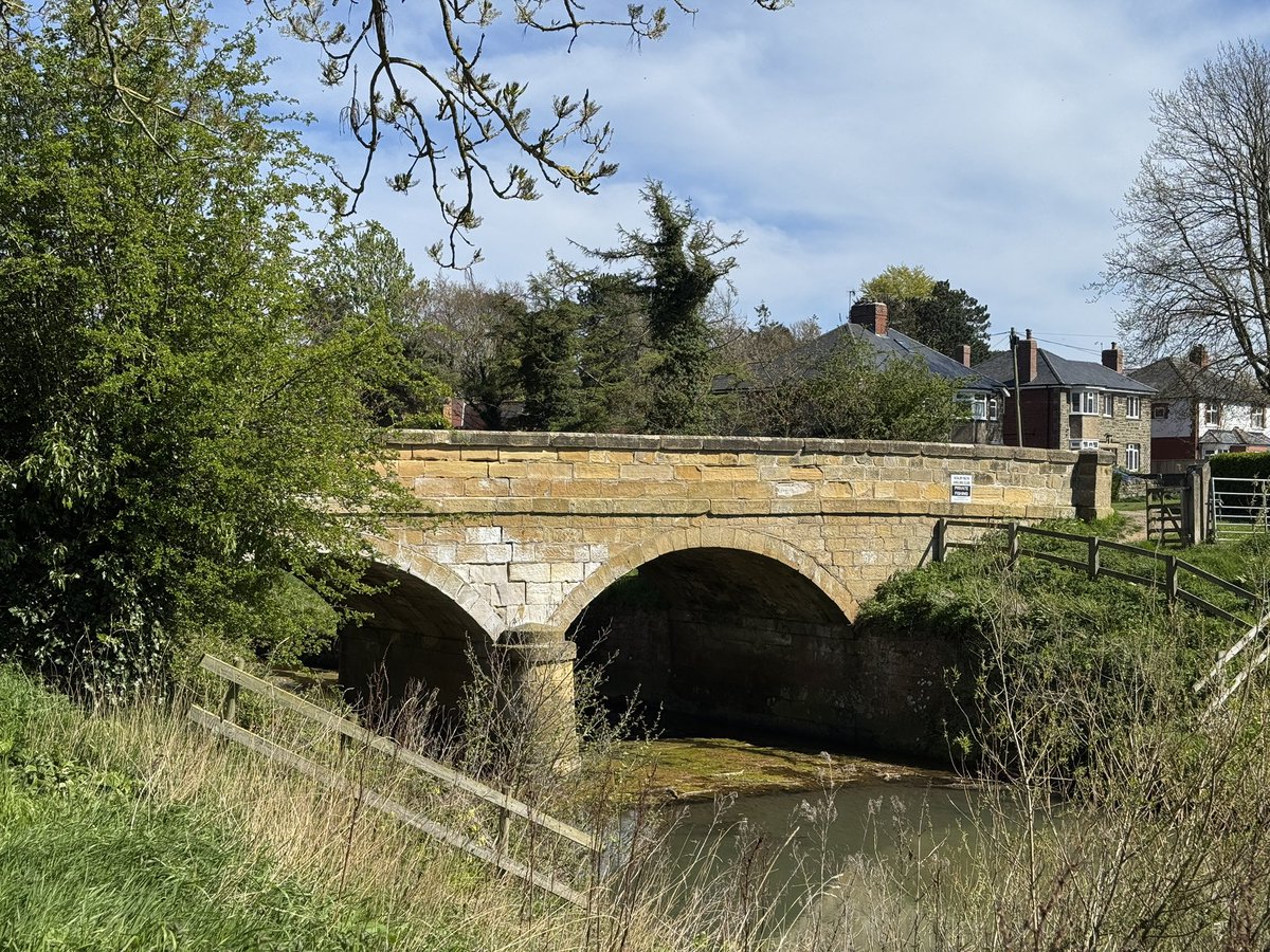 carolward5064's tweet image. Good morning from the bridge! It’s a lovely day so a walk in Scalby Village amongst the birds and nature is on the cards! Have a wonderful bank holiday weekend everyone 🙏😎☀️🦋🦆💚
#lovewhereyoulive