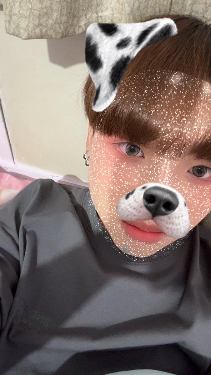 rayray1019's tweet photo. 歐買尬給我朋友畫臉好好看💗✨
但是我出門還是不會想化妝好可怕 https://t.co/tjjZ3zRaL2