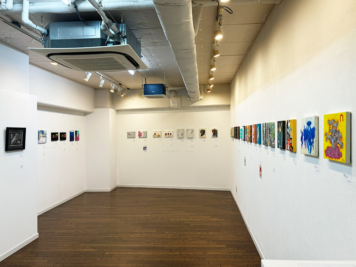 artikull_com's tweet photo. 【開催中の展示】

4月29日（水）から新宿区大京町のアートコンプレックスセンターで開催中の「ACT小品展 2026」に南無子さんが出展されています。会期は5月10日（日）まで。
詳細は https://t.co/5tFIxgCj9E をご覧ください。 https://t.co/tdWdtp6jyY